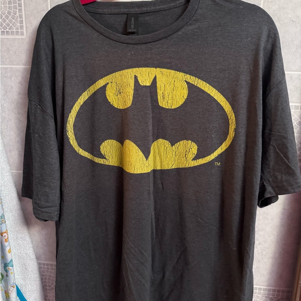 Gildan Batman Logo T-Shirt - Charcoal and Yellow